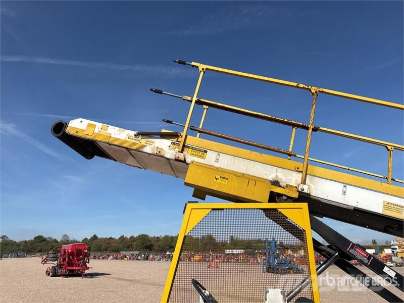  Tug T660 Tapis A Bagages Autotractes Belt Loader L Lantbruk - Övrigt