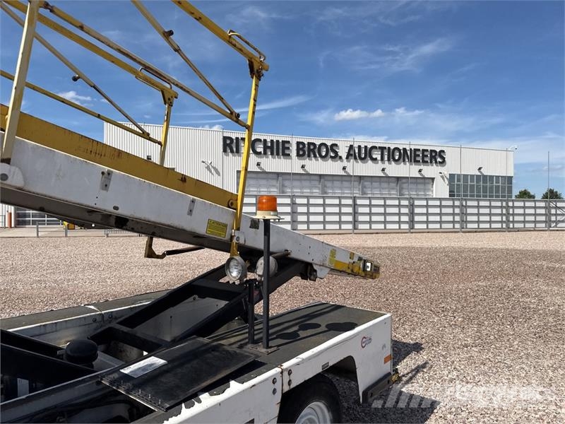  Tug T660 Tapis A Bagages Autotractes Belt Loader L Lantbruk - Övrigt
