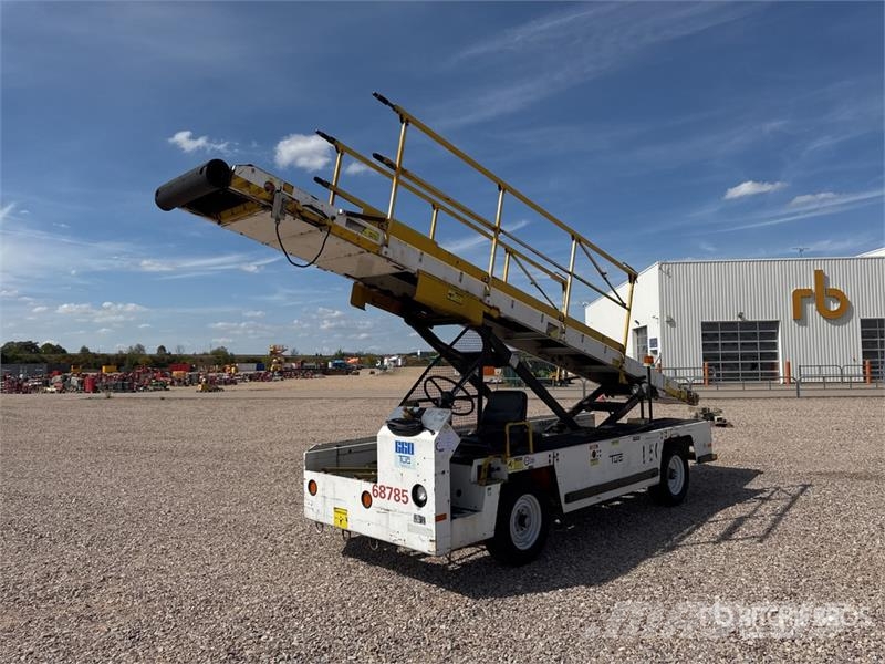  Tug T660 Tapis A Bagages Autotractes Belt Loader L Lantbruk - Övrigt