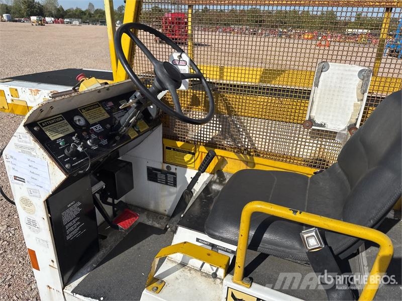  Tug T660 Tapis A Bagages Autotractes Belt Loader L Lantbruk - Övrigt