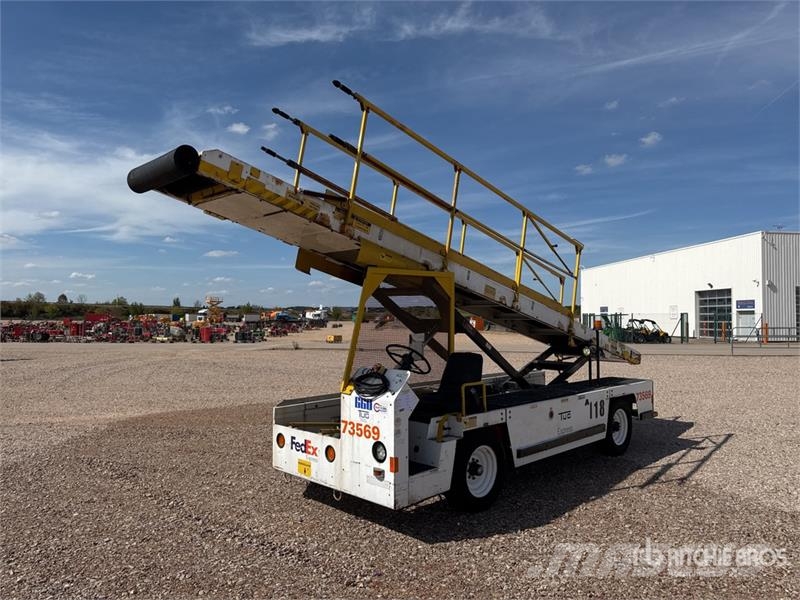  Tug T660 Tapis A Bagages Autotractes Belt Loader L Lantbruk - Övrigt