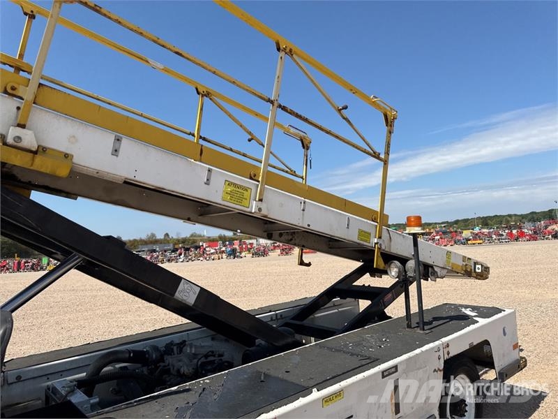 Tug T660 Tapis A Bagages Autotractes Belt Loader L Lantbruk - Övrigt