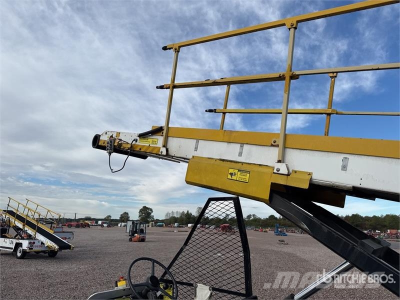  Tug T660 Tapis A Bagages Autotractes Belt Loader L Lantbruk - Övrigt