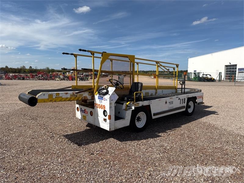  Tug T660 Tapis A Bagages Autotractes Belt Loader L Lantbruk - Övrigt