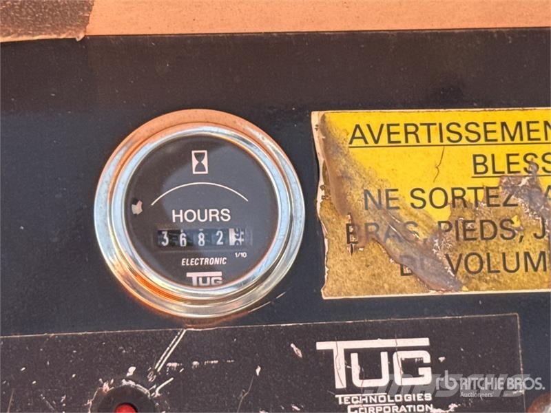  Tug T660 Tapis A Bagages Autotractes Belt Loader L Lantbruk - Övrigt
