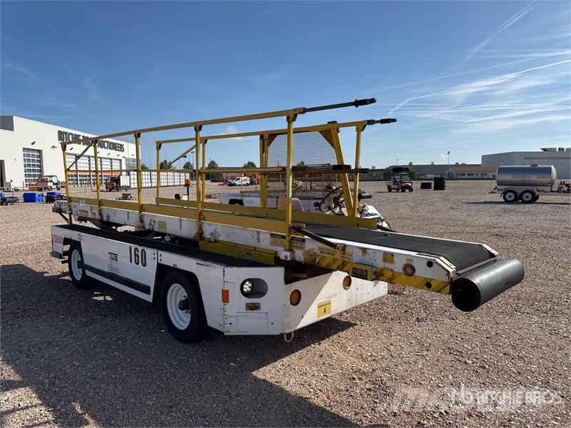  Tug T660 Tapis A Bagages Autotractes Belt Loader L Lantbruk - Övrigt