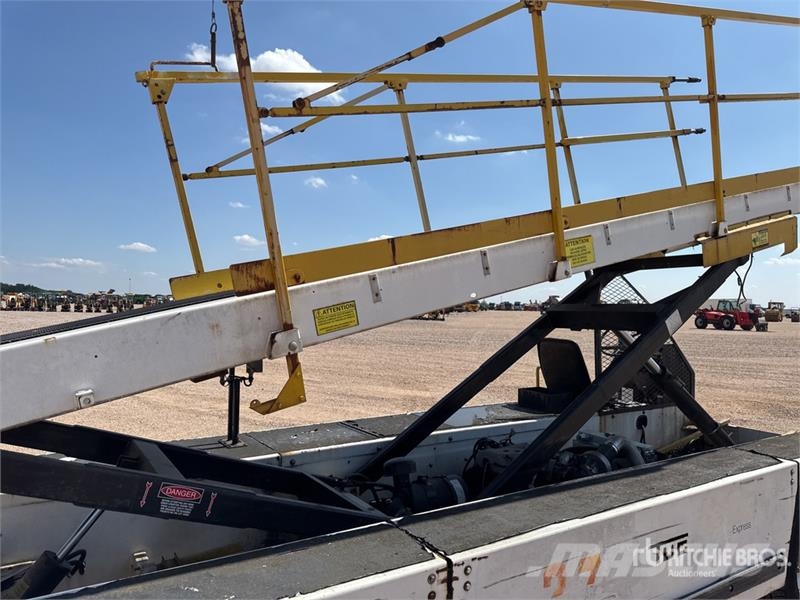 Tug T660 Tapis A Bagages Autotractes Belt Loader L Lantbruk - Övrigt