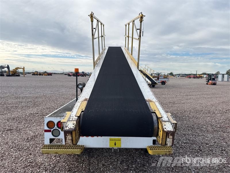  Tug T660 Tapis A Bagages Autotractes Belt Loader L Lantbruk - Övrigt