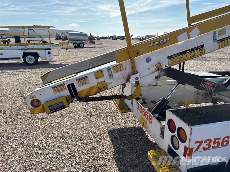  Tug T660 Tapis A Bagages Autotractes Belt Loader L Lantbruk - Övrigt