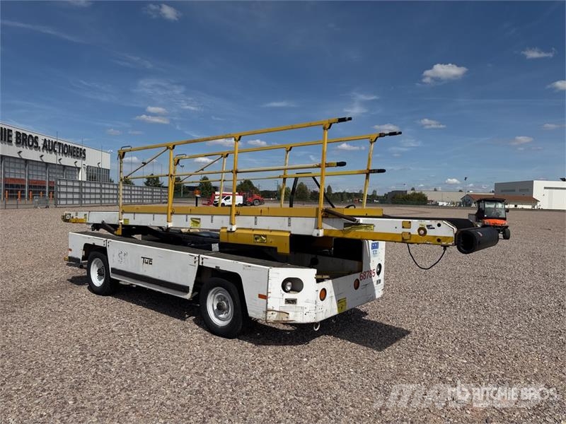  Tug T660 Tapis A Bagages Autotractes Belt Loader L Lantbruk - Övrigt