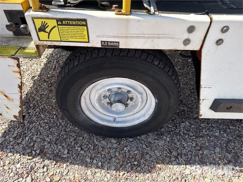  Tug T660 Tapis A Bagages Autotractes Belt Loader L Lantbruk - Övrigt