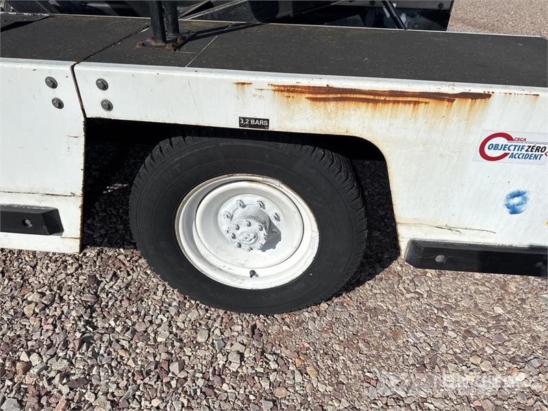  Tug T660 Tapis A Bagages Autotractes Belt Loader D Lantbruk - Övrigt