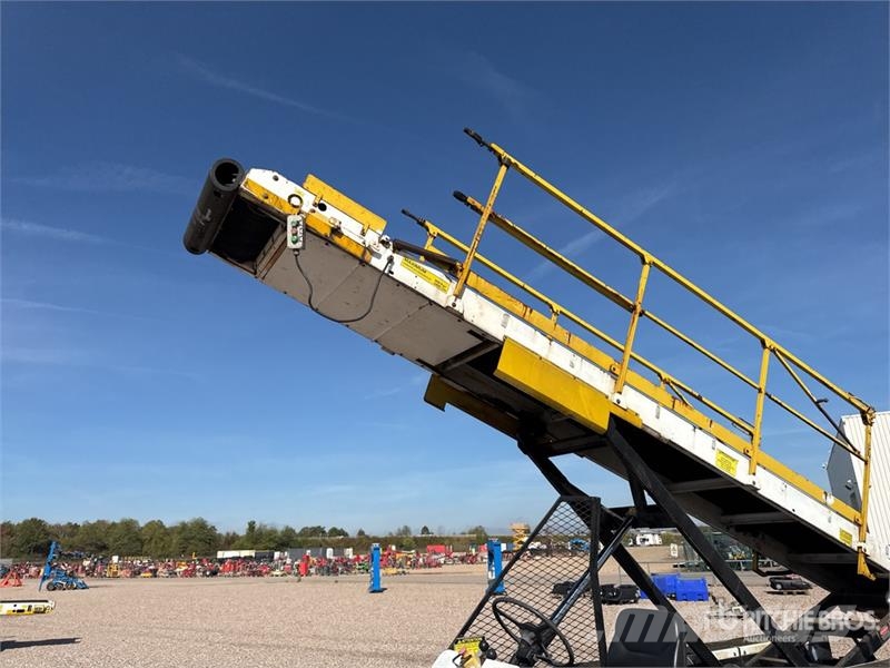  Tug T660 Tapis A Bagages Autotractes Belt Loader D Lantbruk - Övrigt