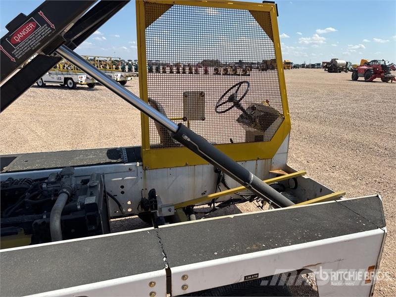 Tug T660 Tapis A Bagages Autotractes Belt Loader L Lantbruk - Övrigt