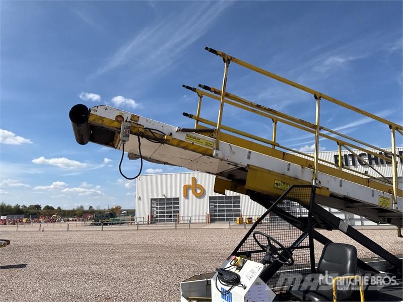  Tug T660 Tapis A Bagages Autotractes Belt Loader L Lantbruk - Övrigt