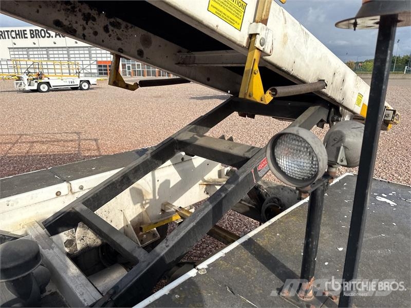 Tug T660 Tapis A Bagages Autotractes Belt Loader L Lantbruk - Övrigt