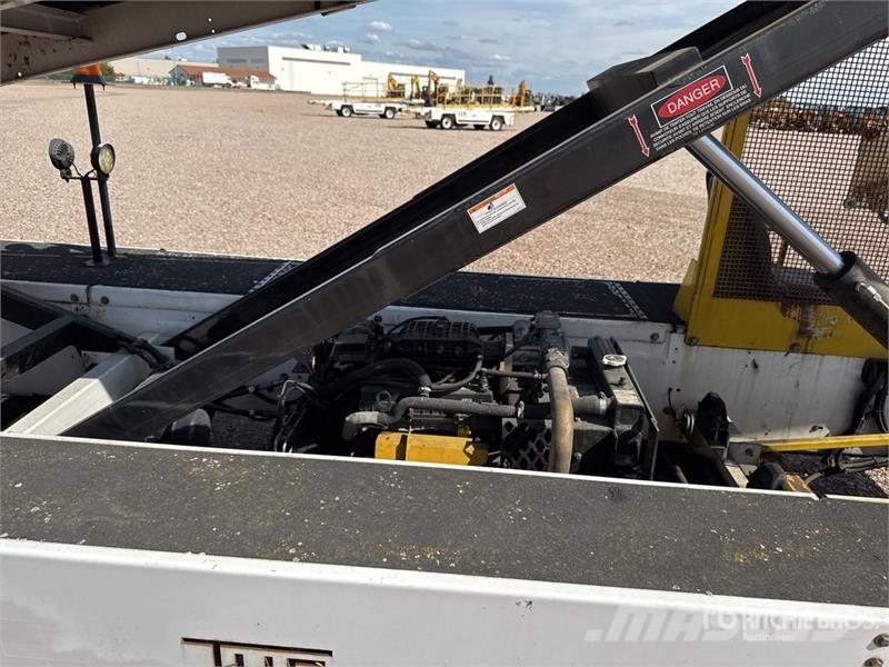  Tug T660 Tapis A Bagages Autotractes Belt Loader L Lantbruk - Övrigt