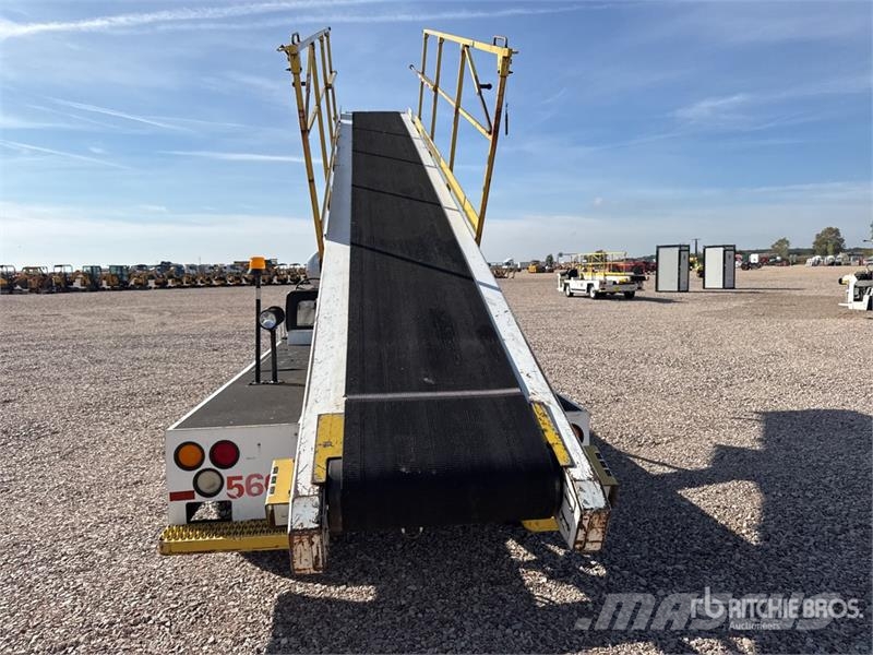  Tug T660 Tapis A Bagages Autotractes Belt Loader D Lantbruk - Övrigt