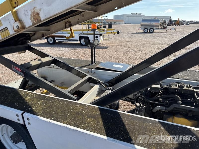  Tug T660 Tapis A Bagages Autotractes Belt Loader L Lantbruk - Övrigt
