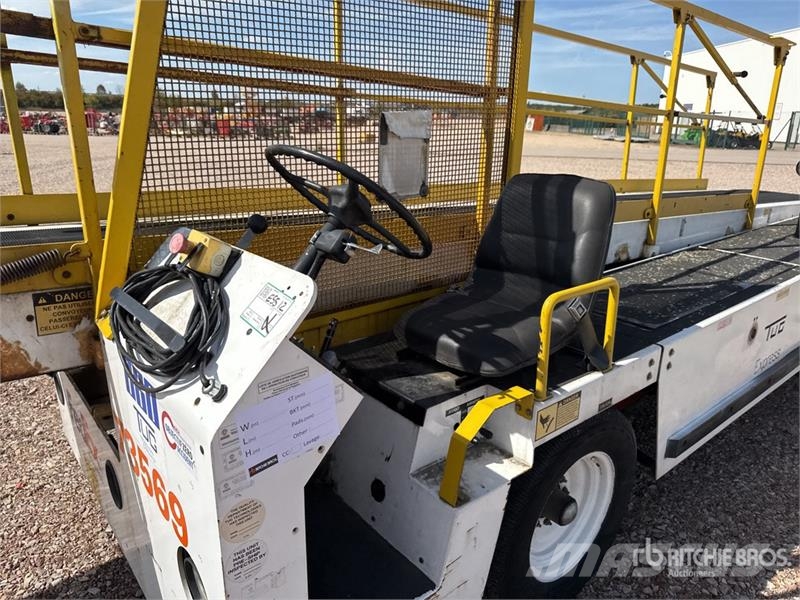  Tug T660 Tapis A Bagages Autotractes Belt Loader L Lantbruk - Övrigt