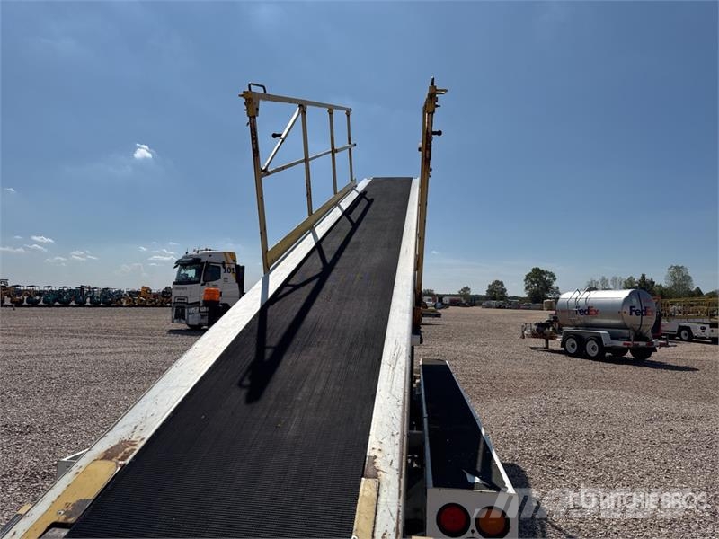Tug T660 Tapis A Bagages Autotractes Belt Loader L Lantbruk - Övrigt