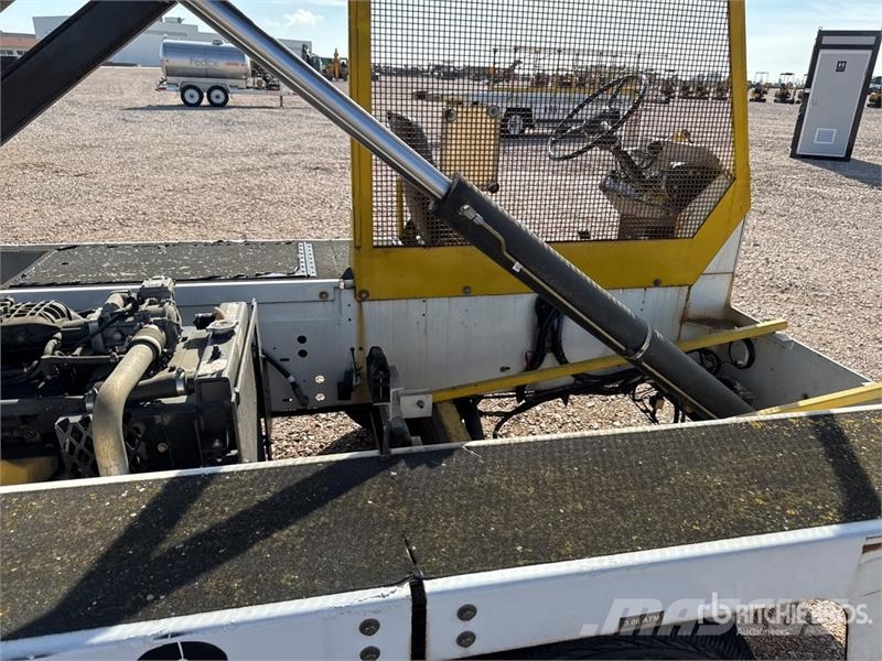  Tug T660 Tapis A Bagages Autotractes Belt Loader L Lantbruk - Övrigt