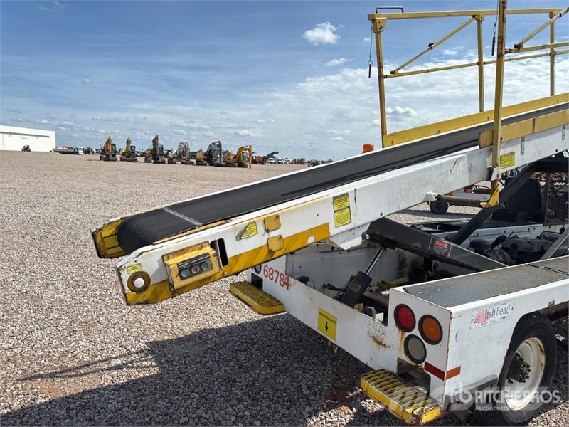  Tug T660 Tapis A Bagages Autotractes Belt Loader L Lantbruk - Övrigt