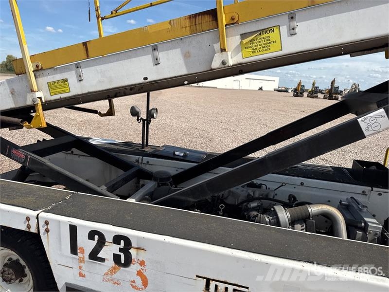  Tug T660 Tapis A Bagages Autotractes Belt Loader L Lantbruk - Övrigt