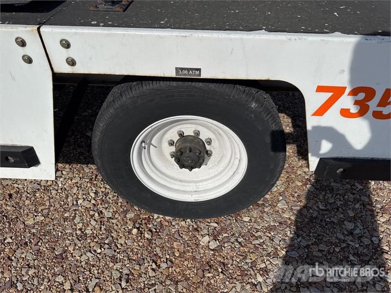  Tug T660 Tapis A Bagages Autotractes Belt Loader L Lantbruk - Övrigt