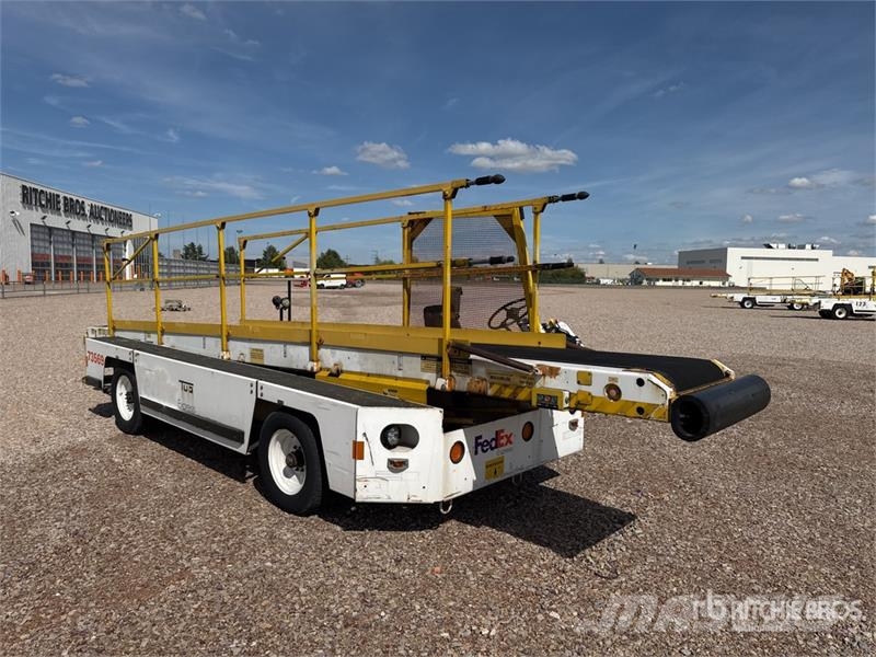  Tug T660 Tapis A Bagages Autotractes Belt Loader L Lantbruk - Övrigt