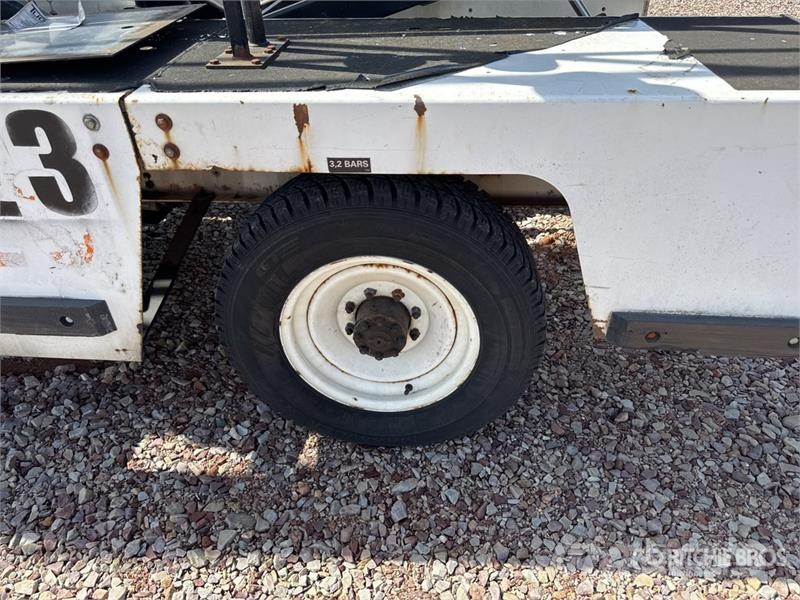  Tug T660 Tapis A Bagages Autotractes Belt Loader L Lantbruk - Övrigt