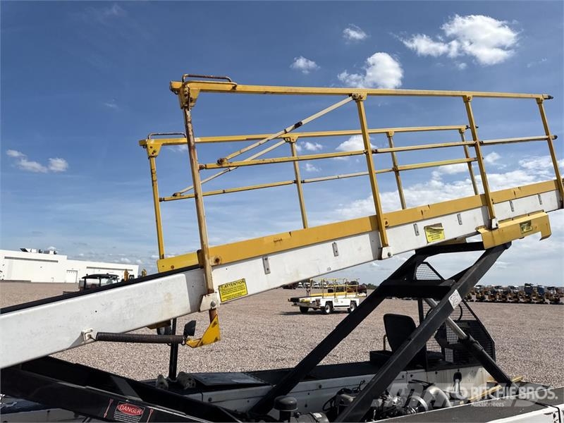  Tug T660 Tapis A Bagages Autotractes Belt Loader L Lantbruk - Övrigt