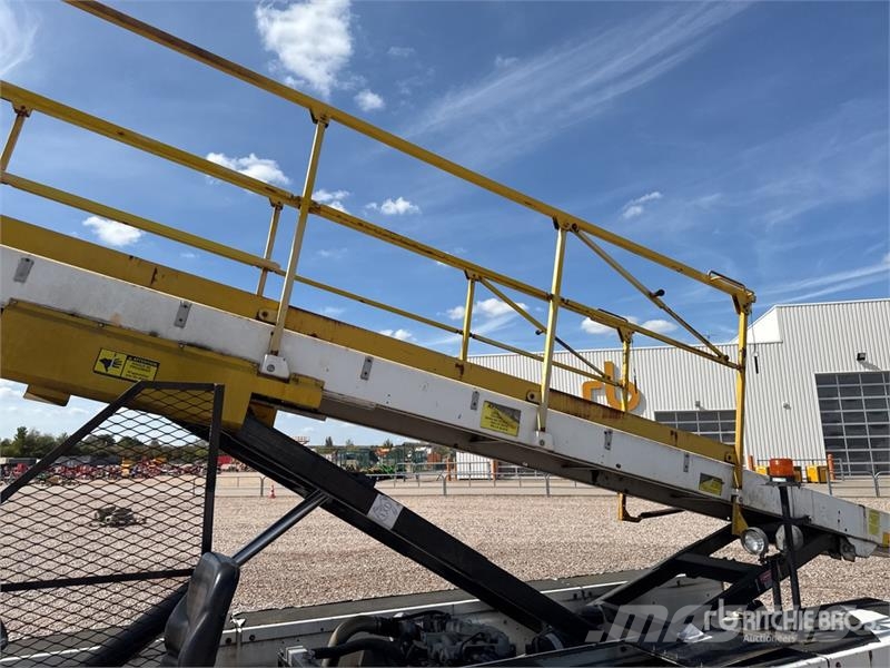  Tug T660 Tapis A Bagages Autotractes Belt Loader L Lantbruk - Övrigt