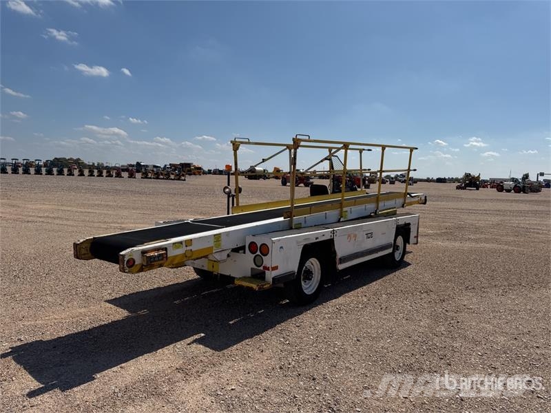 Tug T660 Tapis A Bagages Autotractes Belt Loader L Lantbruk - Övrigt