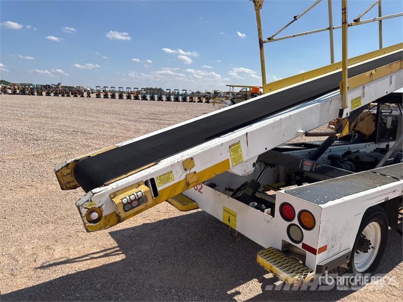 Tug T660 Tapis A Bagages Autotractes Belt Loader L Lantbruk - Övrigt