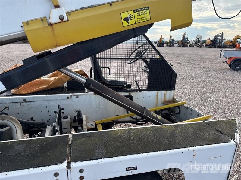 Tug T660 Tapis A Bagages Autotractes Belt Loader L Lantbruk - Övrigt
