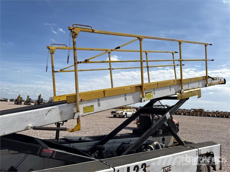  Tug T660 Tapis A Bagages Autotractes Belt Loader L Lantbruk - Övrigt