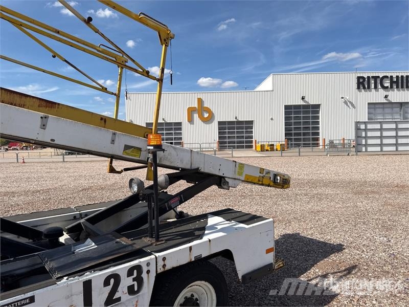  Tug T660 Tapis A Bagages Autotractes Belt Loader L Lantbruk - Övrigt