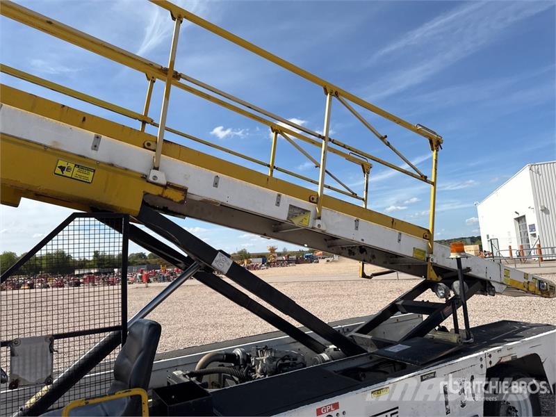  Tug T660 Tapis A Bagages Autotractes Belt Loader L Lantbruk - Övrigt