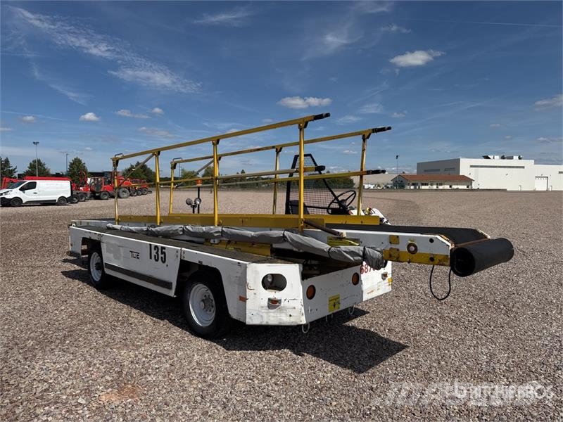  Tug T660 Tapis A Bagages Autotractes Belt Loader L Lantbruk - Övrigt