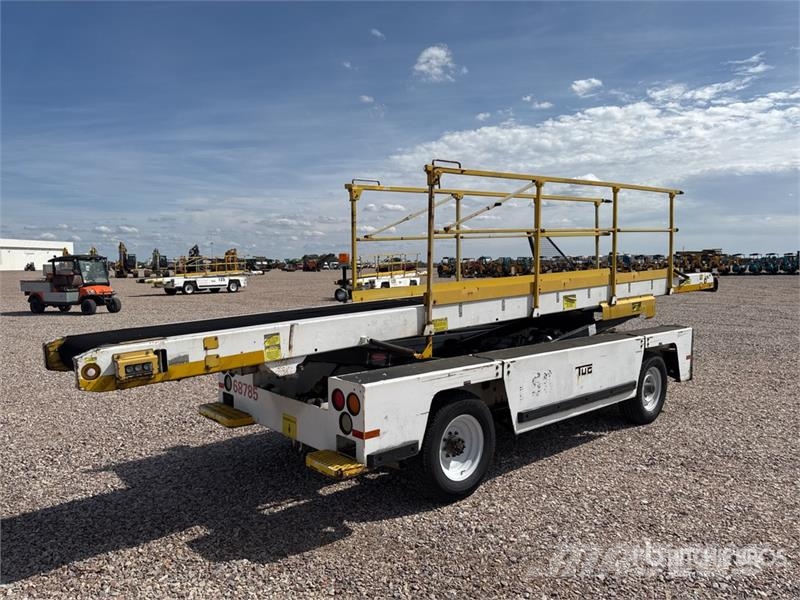  Tug T660 Tapis A Bagages Autotractes Belt Loader L Lantbruk - Övrigt