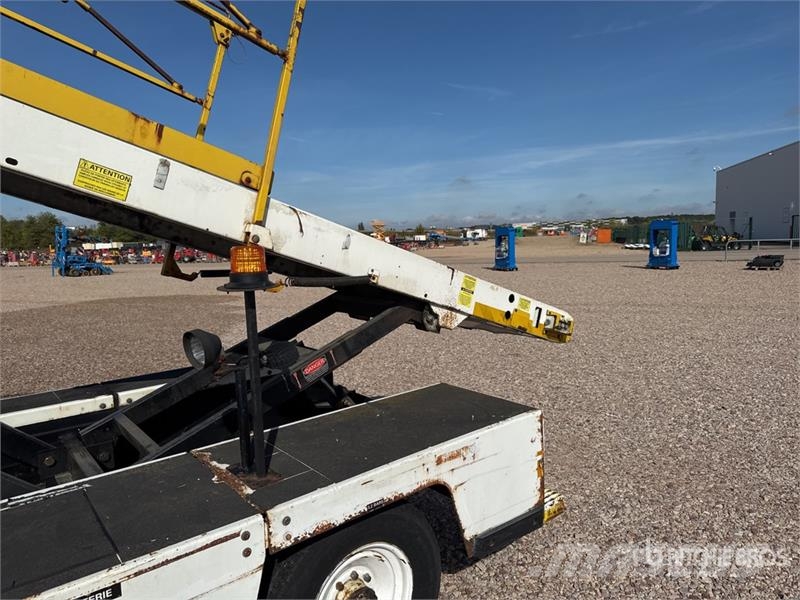 Tug T660 Tapis A Bagages Autotractes Belt Loader D Lantbruk - Övrigt