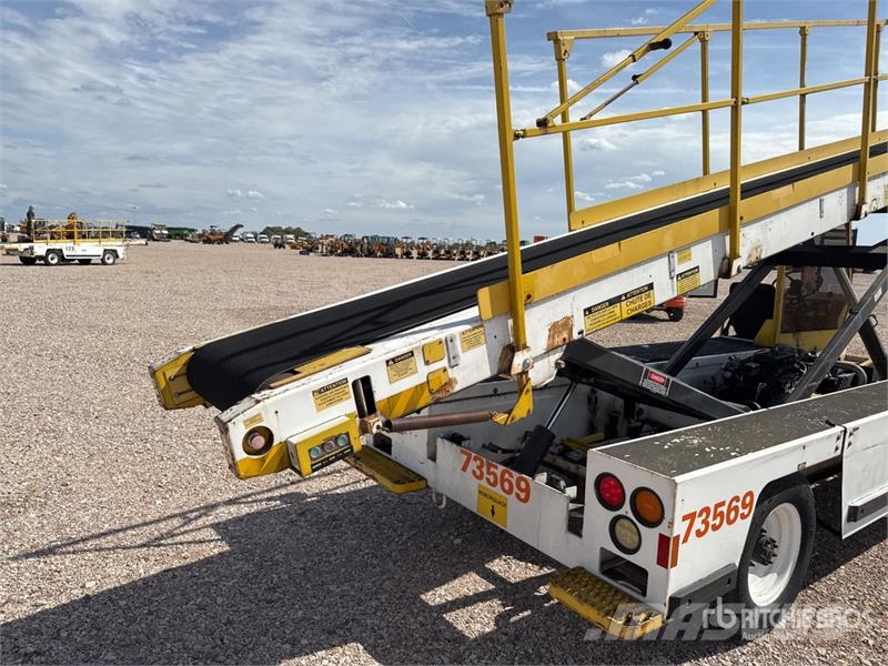  Tug T660 Tapis A Bagages Autotractes Belt Loader L Lantbruk - Övrigt