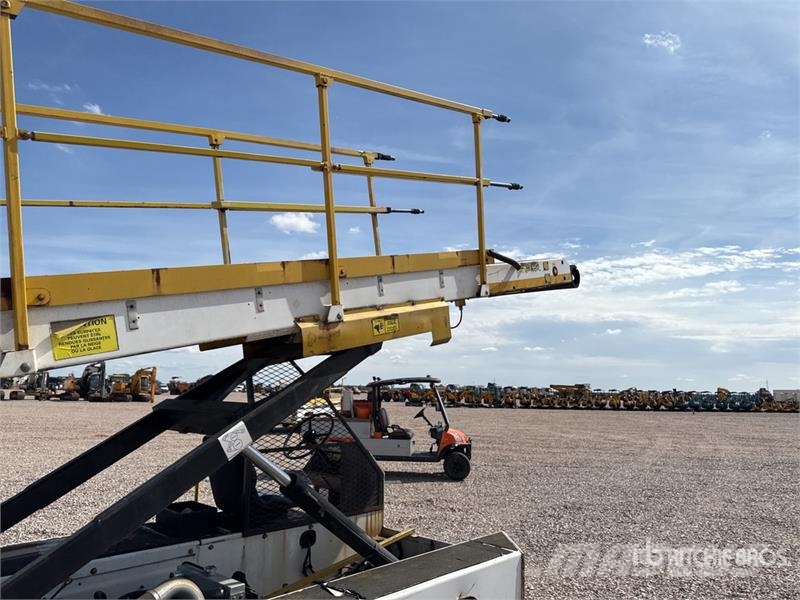  Tug T660 Tapis A Bagages Autotractes Belt Loader L Lantbruk - Övrigt