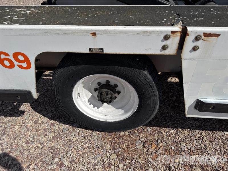  Tug T660 Tapis A Bagages Autotractes Belt Loader L Lantbruk - Övrigt