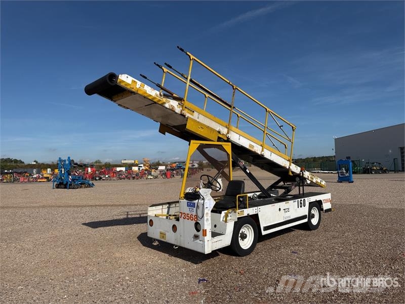  Tug T660 Tapis A Bagages Autotractes Belt Loader L Lantbruk - Övrigt