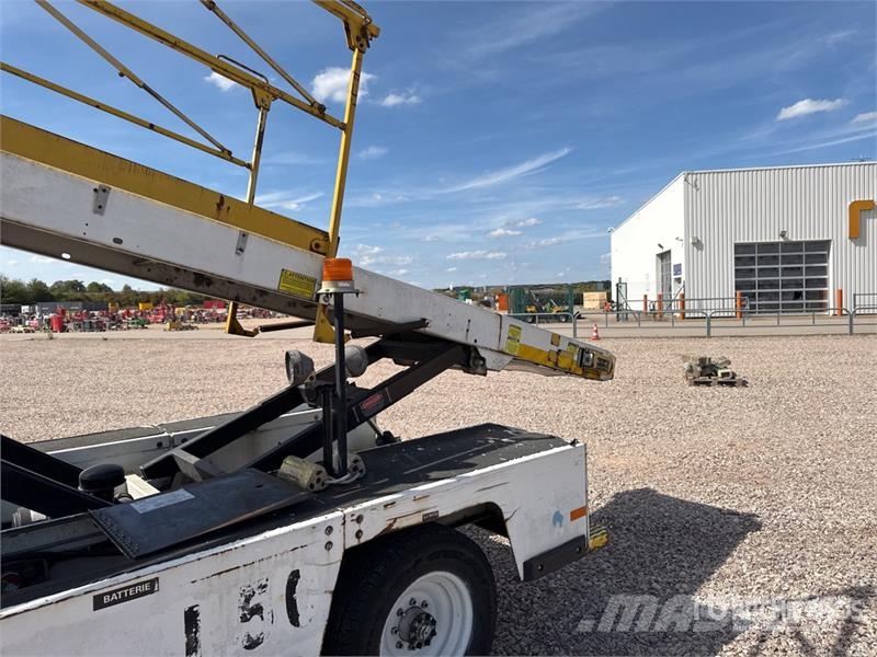  Tug T660 Tapis A Bagages Autotractes Belt Loader L Lantbruk - Övrigt