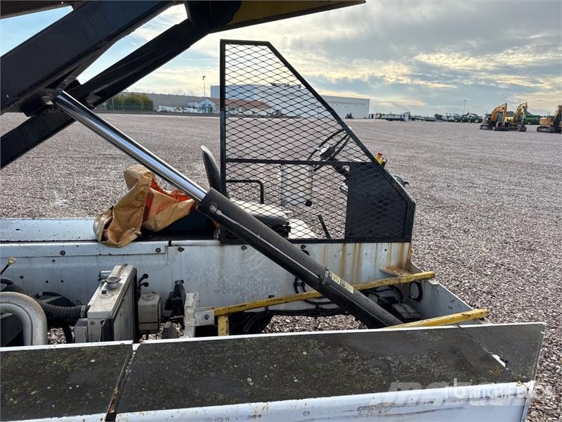  Tug T660 Tapis A Bagages Autotractes Belt Loader L Lantbruk - Övrigt