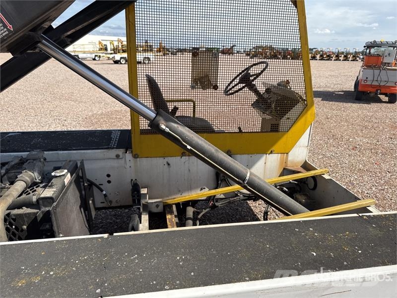  Tug T660 Tapis A Bagages Autotractes Belt Loader L Lantbruk - Övrigt