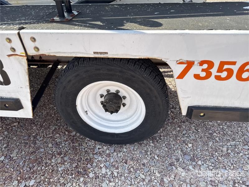  Tug T660 Tapis A Bagages Autotractes Belt Loader L Lantbruk - Övrigt